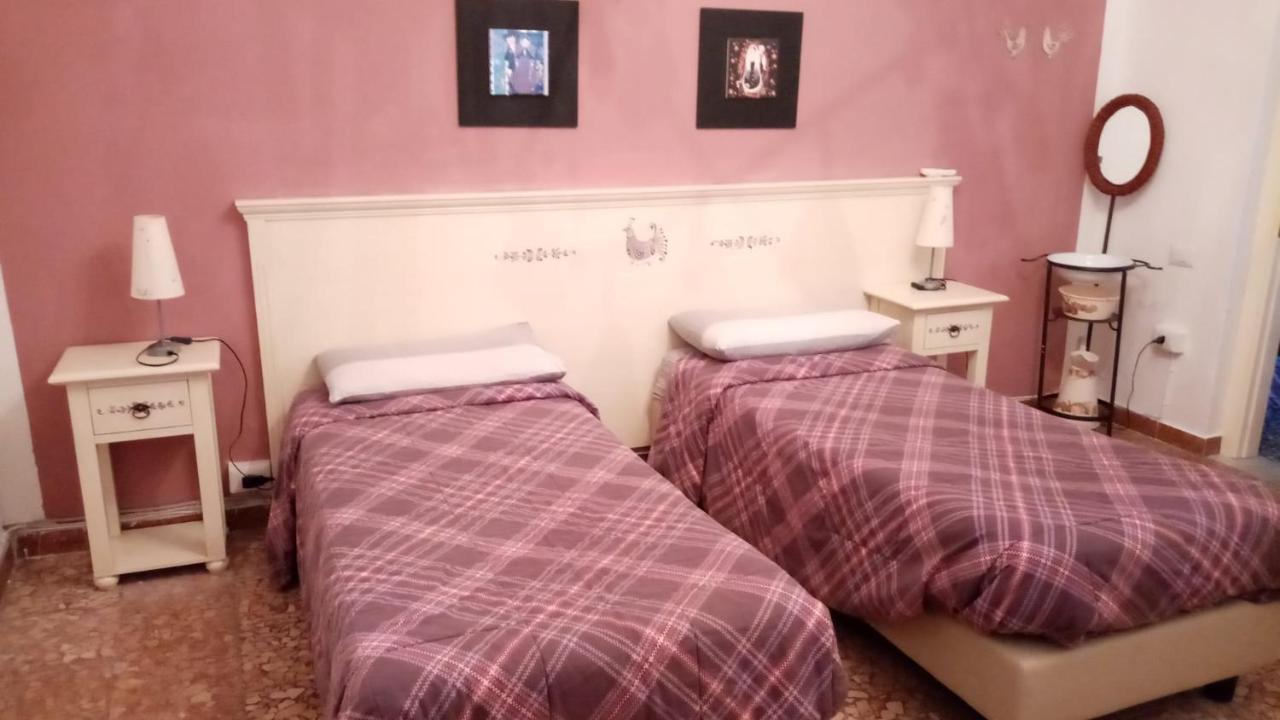 Oschiri罗萨和特拉佩里旅馆住宿加早餐旅馆 外观 照片